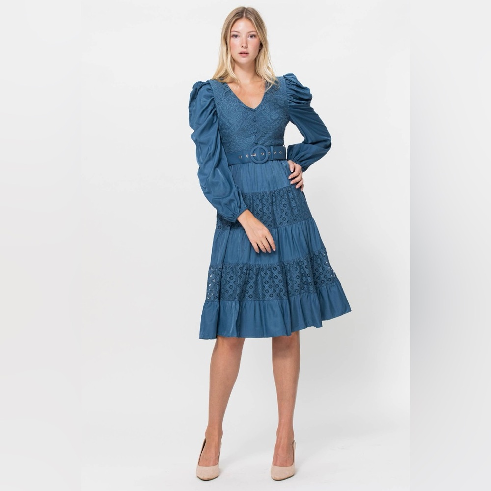 NWT Boutique Helen Lace Mix Puff Sleeve Midi Dress – Blue